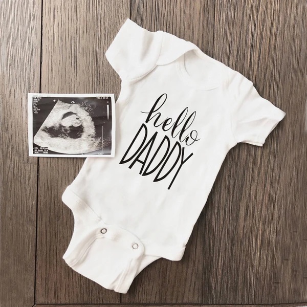 Baby Nursery Ideas Boy - ฤดูร้อนทารกแรกเกิดทารกเด็กผู้หญิงบอดี้สูทแขนสั้นHello Daddyพิมพ์เด็กทารกRomperสีขาวJumpsuitชุดทารกDaddyเสื้อผ้า