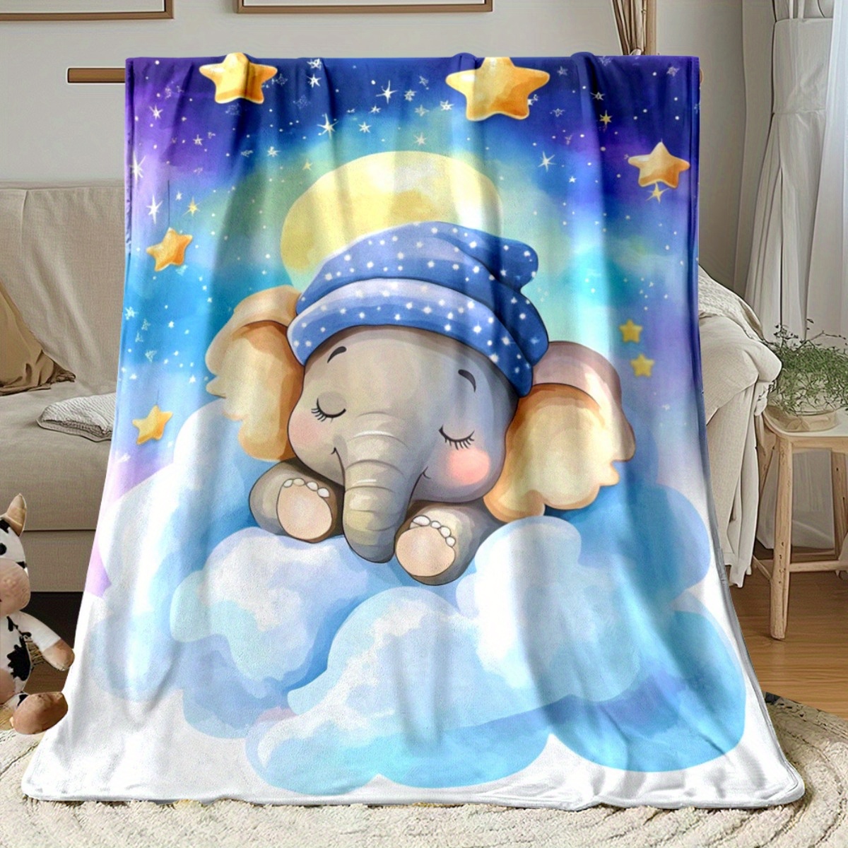 Baby Nursery Elephant Theme - ผ้าห่มฟลีซลายช้างน้อยนอนหลับบนท้องฟ้าเต็มไปด้วยเมฆและดวงดาว น่ารัก นุ่มสบาย เหมาะสำหรับเด็ก ใช้คลุมเตียงในห้องเด็ก โทนสีฟ้าชวนฝัน
